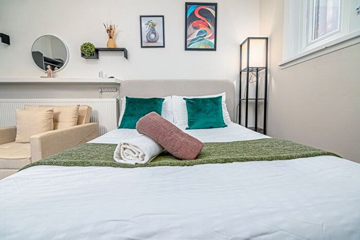 Studio To Rent In Highbury Corner, London, N5