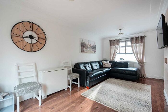 2 Bedroom End Of Terrace House For Sale In Anderson Crescent, FK1