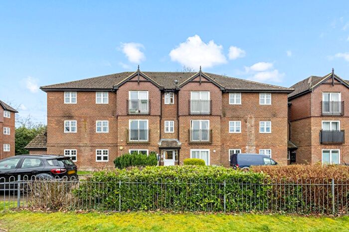 2 Bedroom Flat For Sale In Newbury Road, Crawley, RH10