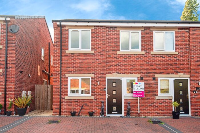 3 Bedroom Semi-Detached House For Sale In Woodland Mews, Barnsley, S70