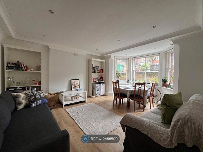 2 Bedroom Flat To Rent In Fitzjohns Ave, London, NW3