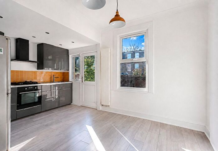 3 Bedroom Terraced House To Rent In Drayton Avenue, West Ealing, W13