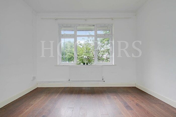 2 Bedroom Flat For Sale In Longstone Avenue, London, NW10