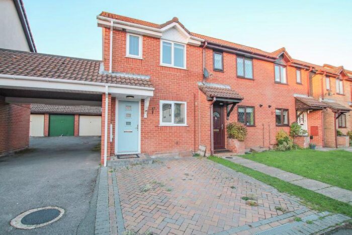 2 Bedroom End Of Terrace House To Rent In Argosy Close, Warsash, SO31