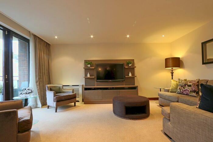 3 Bedroom Flat To Rent In Ennismore Gardens, London, SW7