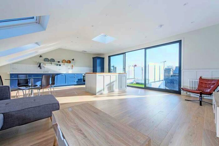 3 Bedroom Flat To Rent In Killarney Road, London, SW18