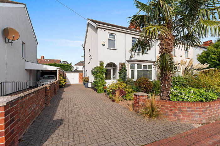 3 Bedroom Semi-Detached House For Sale In Portland Place, Grimsby, DN32