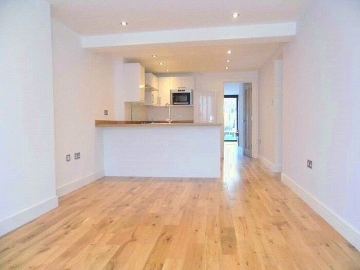 2 Bedroom Apartment To Rent In Queens Avenue, Finchley, London, N3