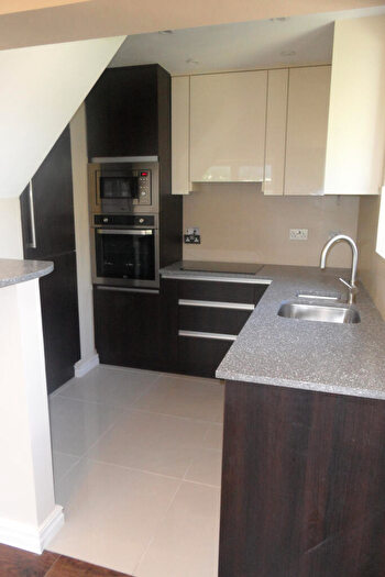 3 Bedroom Flat To Rent In Horton Grange Road, Gt Horton, Bradford, BD7