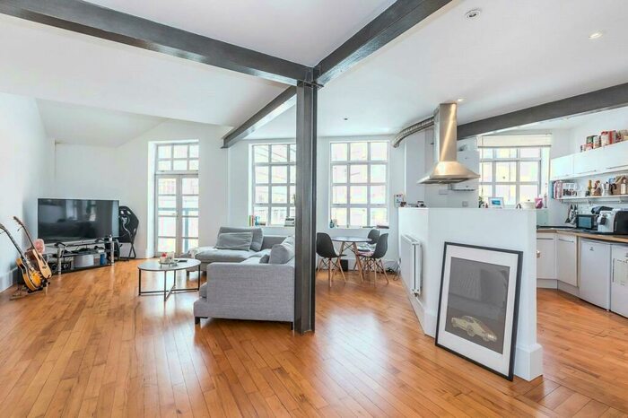 2 Bedroom Penthouse To Rent In Dingley Place, London, EC1V