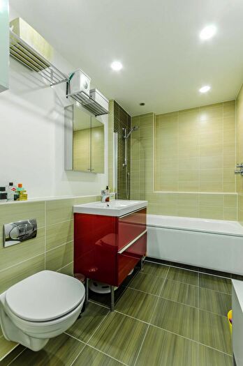 2 Bedroom Flat To Rent In Caspian Apartments, Limehouse, London, E14