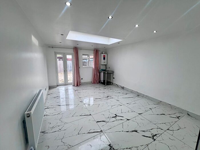 3 Bedroom Semi-Detached House To Rent In Northumberland Crescent, Feltham, TW14