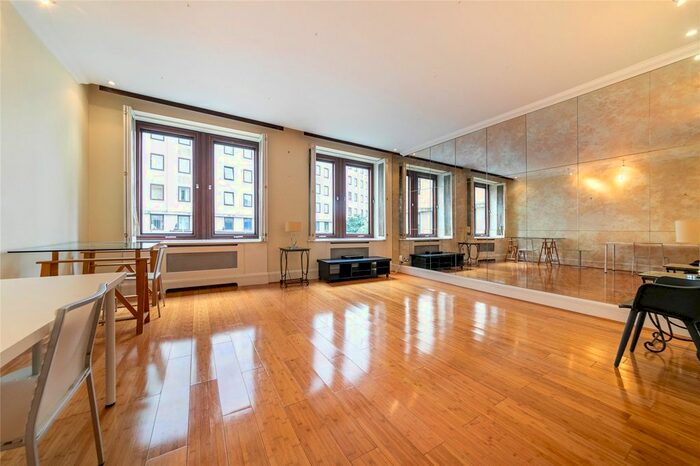 2 Bedroom Flat To Rent In The Whitehouse Apartments, Belvedere Road, London, SE1