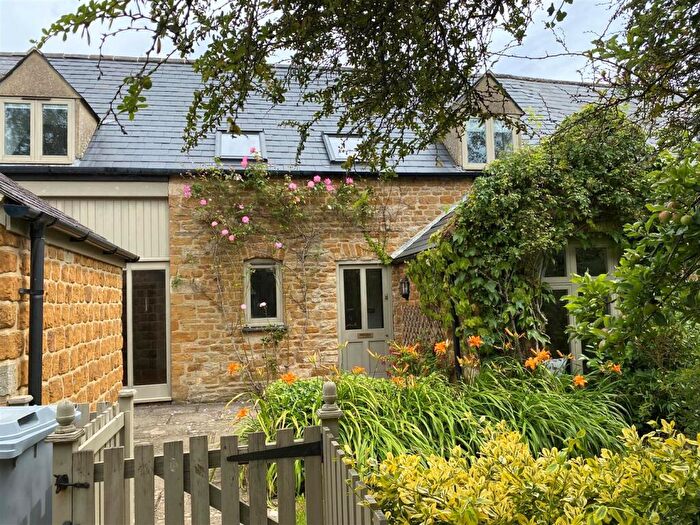 3 Bedroom Barn Conversion To Rent In Manor Farm Close, Kingham, Chipping Norton, OX7