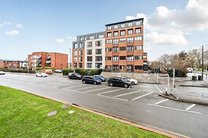2 Bedroom Apartment For Sale In Park House Apartments, Bath Road, Slough, SL1