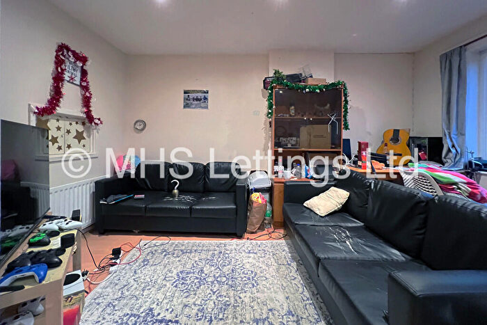 4 Bedroom End Of Terrace House To Rent In Well Close Rise, Leeds, LS7