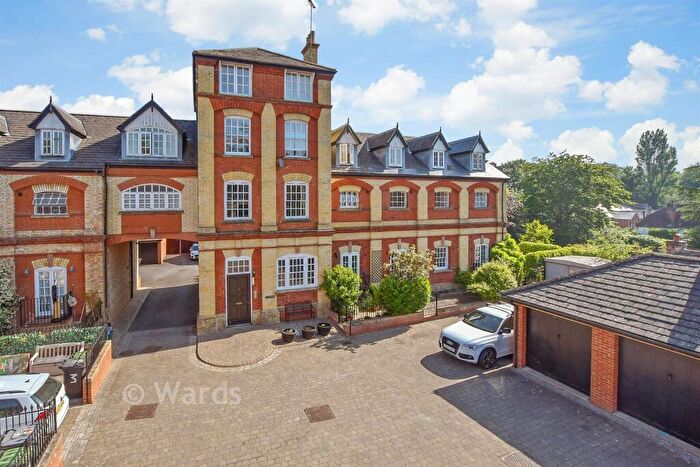 1 Bedroom Apartment For Sale In Swan Street, West Malling, Kent, ME19