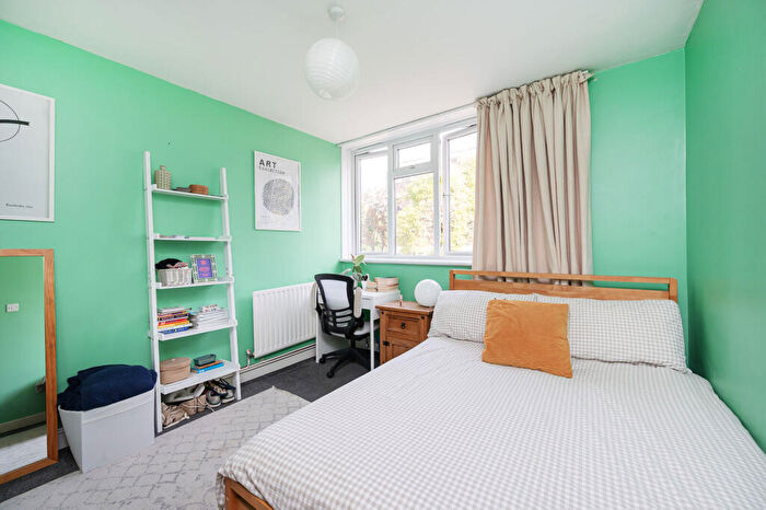 3 Bedroom Maisonette To Rent In Wick Road, Hackney, London, E9