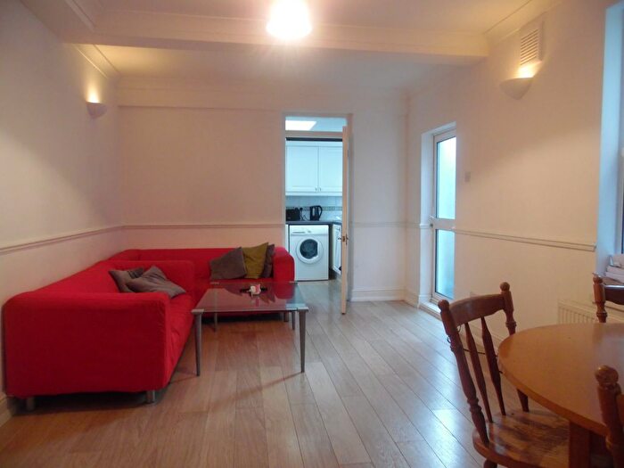 1 Bedroom Maisonette To Rent In Garratt Lane, London, SW18