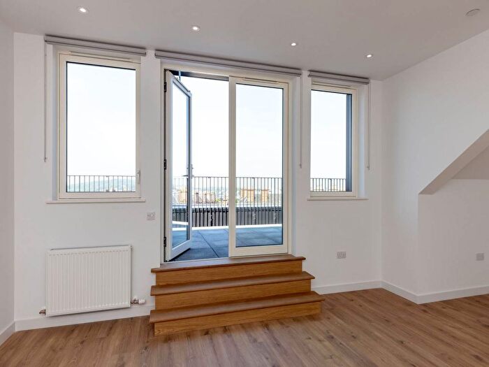 3 Bedroom Flat To Rent In Temple Park Crescent, Polwarth, Edinburgh, EH11