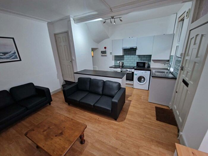 5 Bedroom Terraced House To Rent In Beechwood View, Leeds, LS4