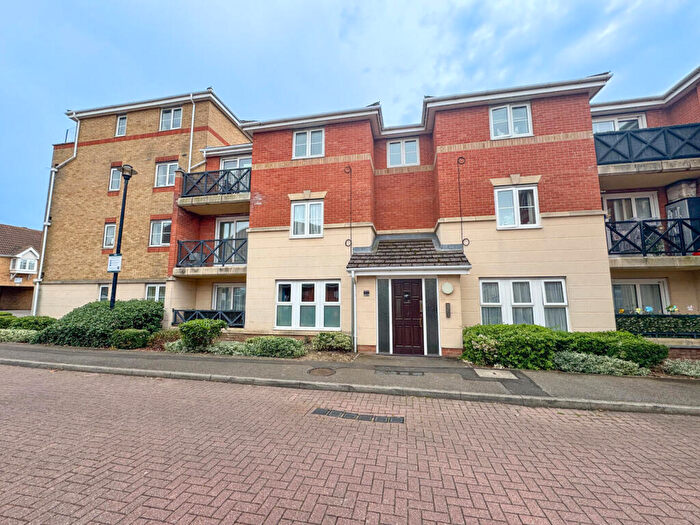 2 Bedroom Apartment For Sale In Collier Way, Southend-On-Sea, SS1