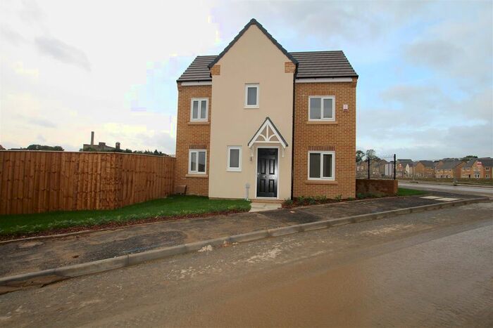 3 Bedroom Semi-Detached House To Rent In Quarry Bank Road, Fagley, BD2
