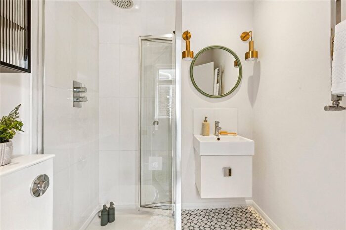 1 Bedroom Flat For Sale In Kellett Road, London, SW2