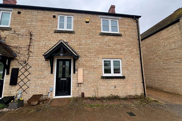 3 Bedroom Semi Detached House For Sale In Bramble Bank, Witney, OX28