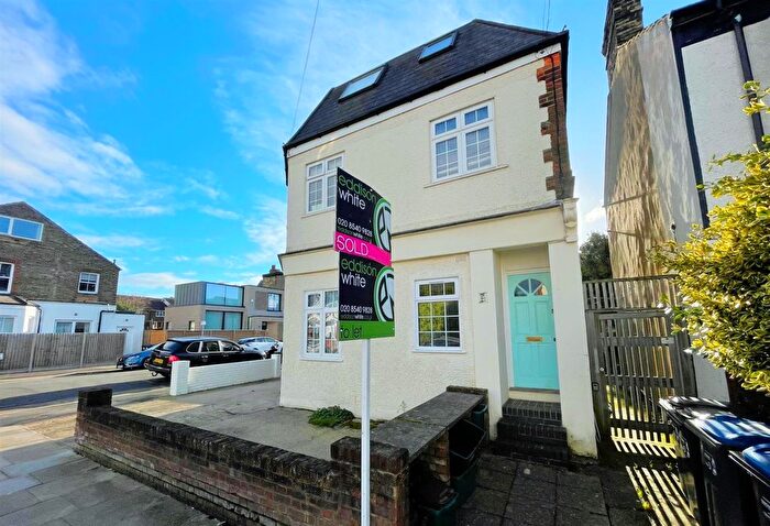 2 Bedroom Flat To Rent In Clarendon Road, Colliers Wood, London, SW19