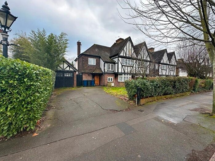4 Bedroom Terraced House To Rent In Queens Drive, West Acton, London, W3