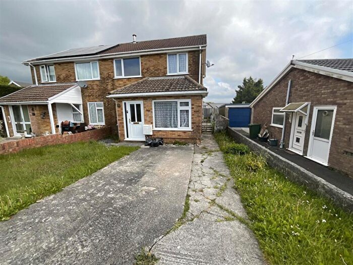 3 Bedroom Semi-Detached House For Sale In Teglan Park, Ammanford, SA18
