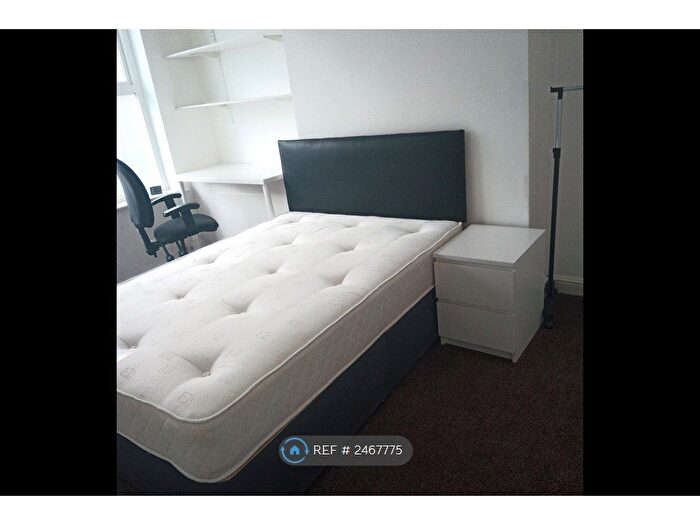 3 Bedroom Terraced House To Rent In Cadogan Street, Manchester, M14