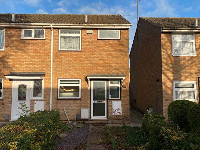2 Bedroom Semi-Detached House To Rent In Lullington Close, Luton, LU2