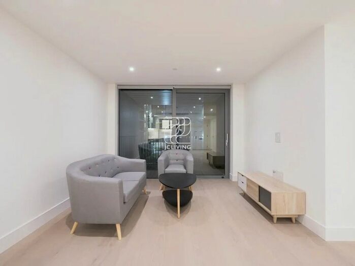 1 Bedroom Flat To Rent In Bowden House, Prince Of Wales Drive, SW11