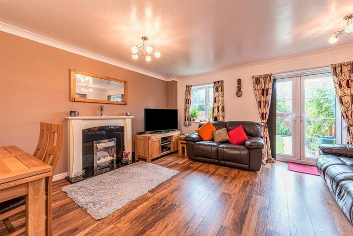 3 Bedroom Semi-Detached House To Rent In Queen Elizabeth Drive, Swindon, SN25