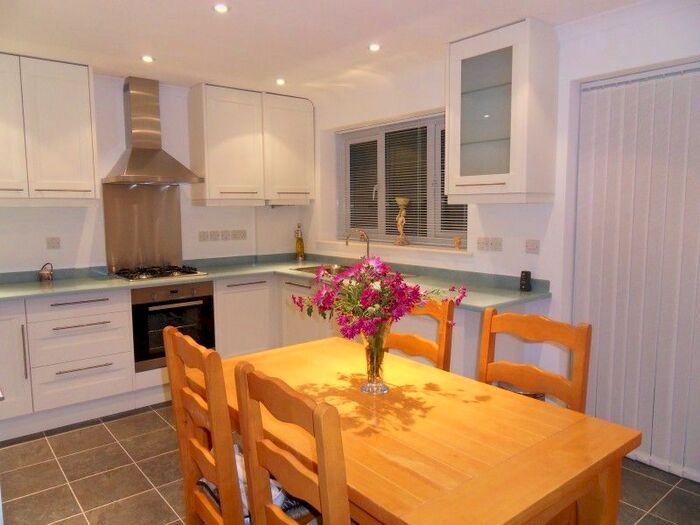 3 Bedroom Detached House To Rent In Garfield Road, Enfield, EN3