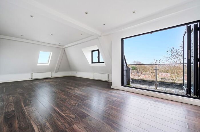 2 Bedroom Flat For Sale In Hadleyvale Court, Hadley Road, Barnet, Hertfordshire, EN5