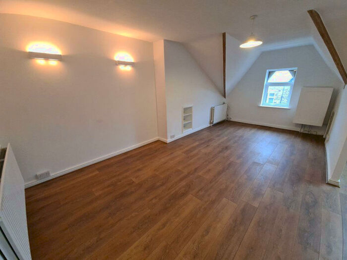 1 Bedroom House To Rent In Ingledew Cresecent, Leeds, LS8