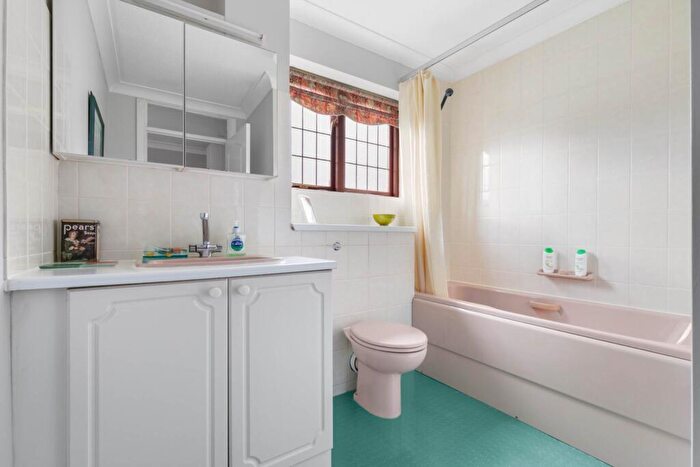 4 Bedroom Detached House For Sale In Stevenson Drive, Bracknell, RG42