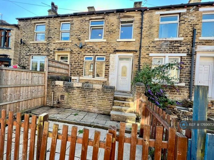 2 Bedroom Terraced House To Rent In Empsall Row, Brighouse, HD6