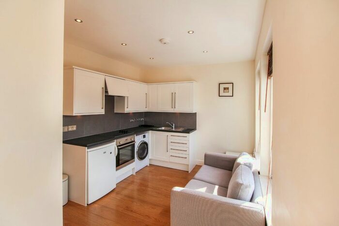 2 Bedroom Flat To Rent In Perham Road, London, W14