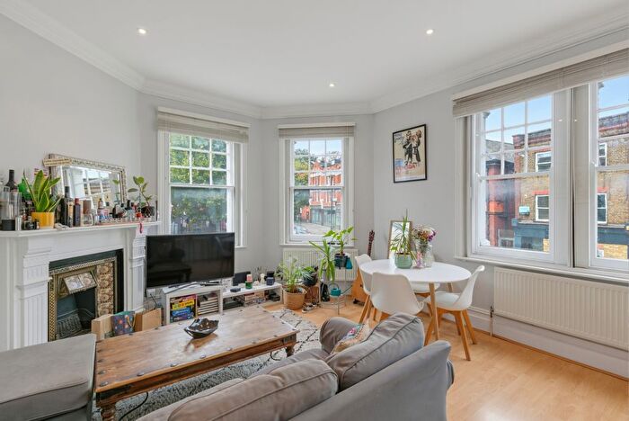 3 Bedroom Flat For Sale In Wandsworth High Street, London, SW18