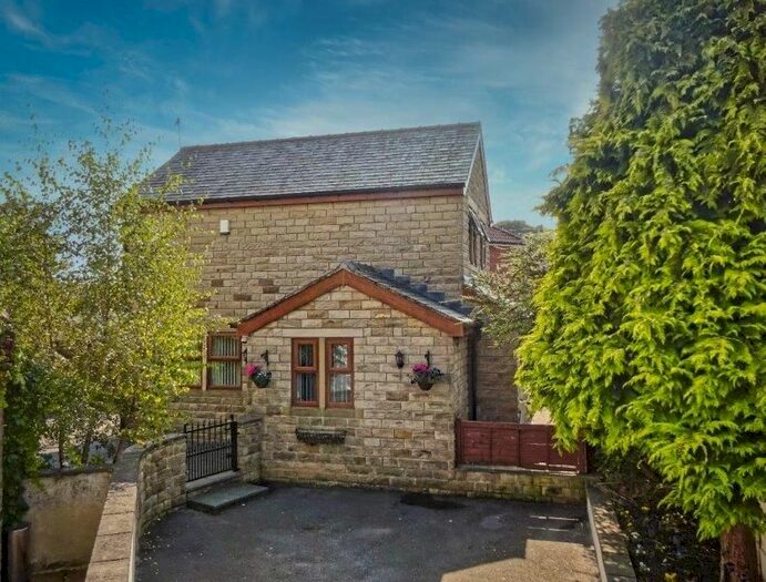 2 Bedroom Detached House To Rent In Stony Royd, Farsley, LS28
