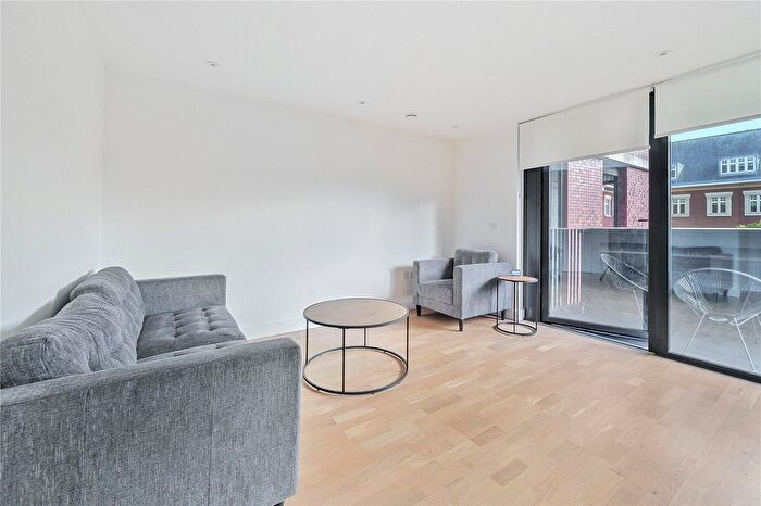 2 Bedroom Flat To Rent In Burgess Springs, Chelmsford, CM1