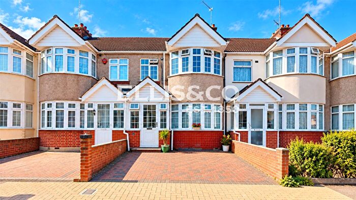 4 Bedroom Terraced House For Sale In Seaton Road, Wembley, HA0