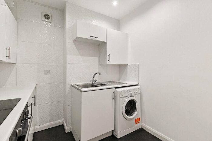 2 Bedroom Flat To Rent In Bonhill Road, Dumbarton, West Dunbartonshire, G82