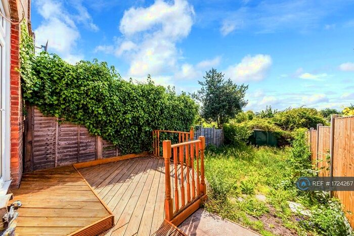 2 Bedroom Flat To Rent In Finchley, London, N3