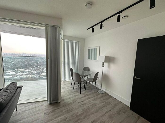 1 Bedroom Flat To Rent In Portal Way, Acton, W3