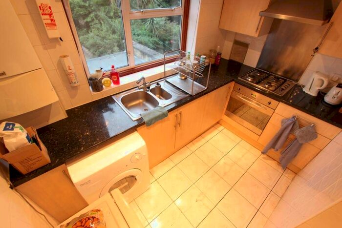 2 Bedroom Flat To Rent In Rectory Road, London, N16